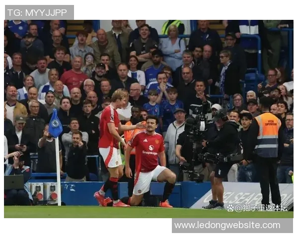 B费休息期间亲临训练基地现场观摩替补球员训练情况